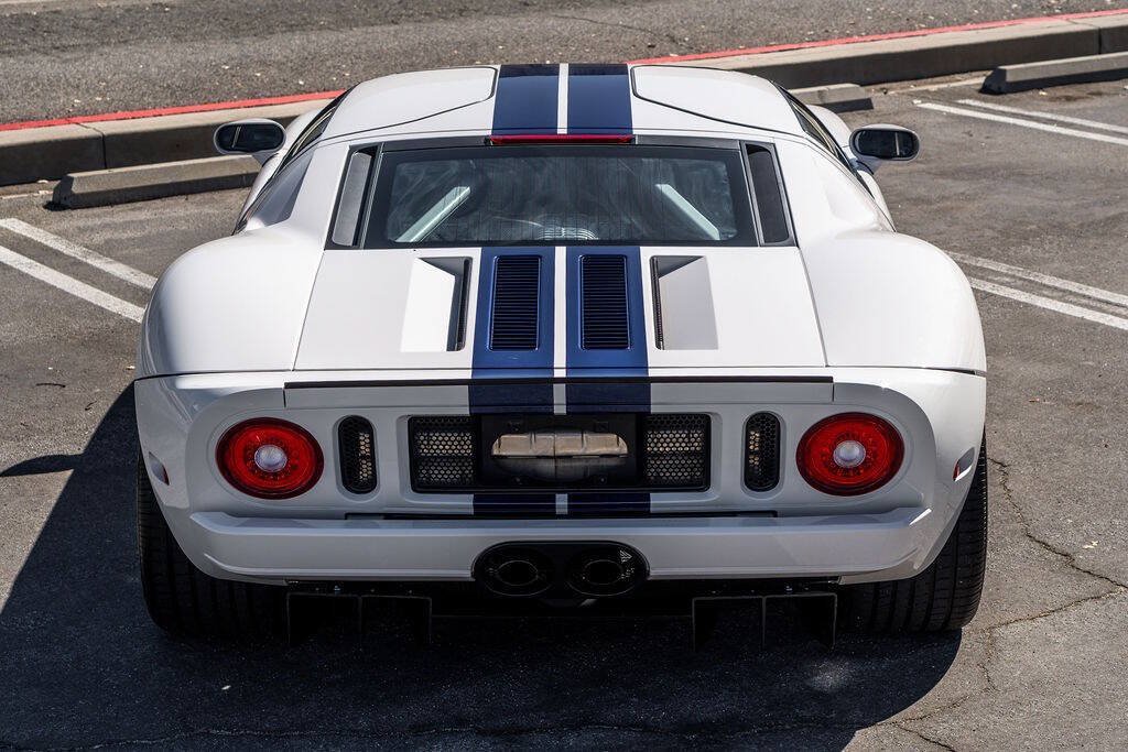 Used 2005 Ford GT RWD image 5