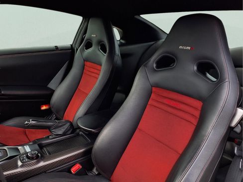 Used 2019 Nissan GT-R NISMO image 17