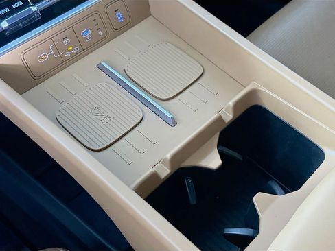 Used 2025 Hyundai Santa Fe Limited image 30