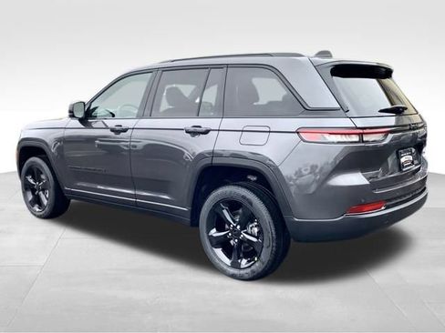 New 2025 Jeep Grand Cherokee Altitude image 5