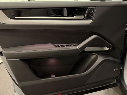 New 2026 Porsche Cayenne image 15