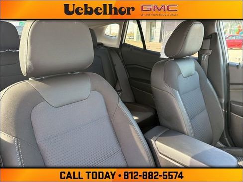 Used 2025 Chevrolet Trax LT w/ Driver Confidence Package image 4