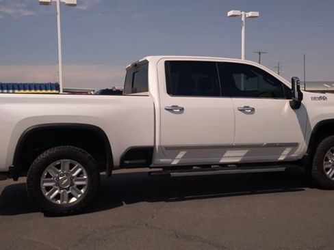 Used 2025 Chevrolet Silverado 3500 High Country w/ High Country Premium Package AWD/4WD image 2