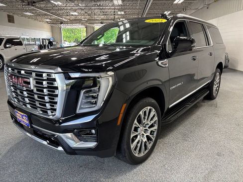 Used 2025 GMC Yukon XL Denali AWD/4WD image 3