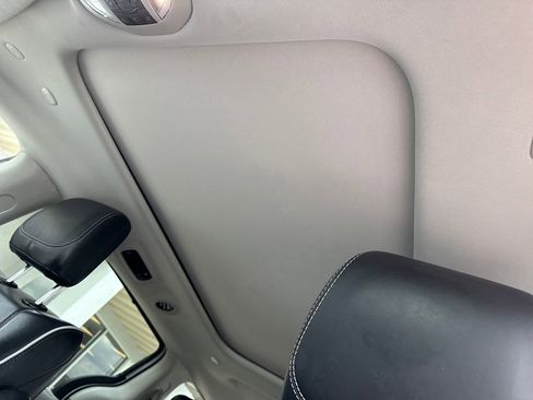 Used 2024 Chrysler Pacifica Limited FWD image 21