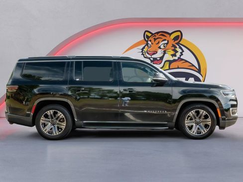 Used 2022 Jeep Wagoneer Series III AWD/4WD image 4