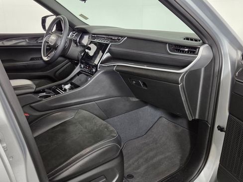 Used 2023 Jeep Grand Cherokee L Laredo image 38