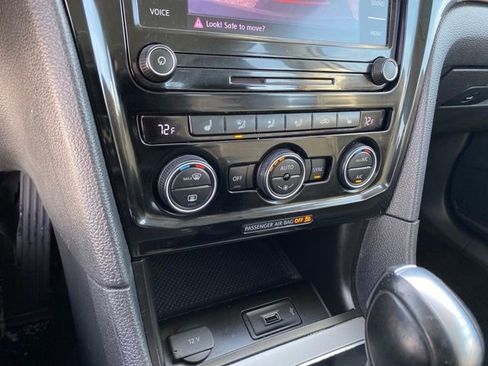 Used 2022 Volkswagen Passat 2.0T image 11