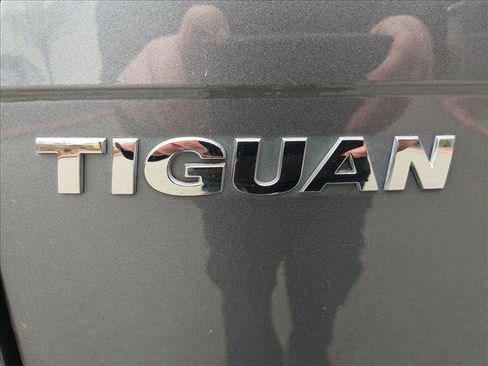 Used 2021 Volkswagen Tiguan S image 30