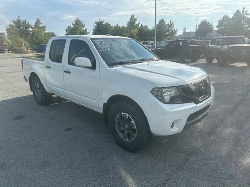 Used 2018 Nissan Frontier PRO-4X AWD/4WD image 3