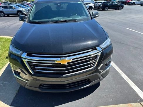 Used 2023 Chevrolet Traverse LT w/ Rear Camera Mirror Package AWD/4WD image 2