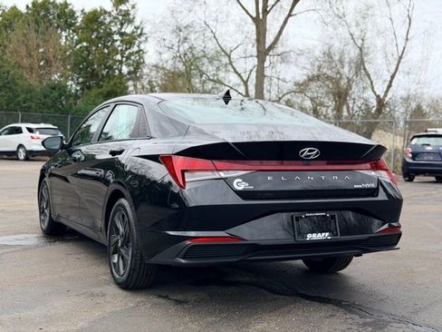 Used 2022 Hyundai Elantra Blue FWD image 5
