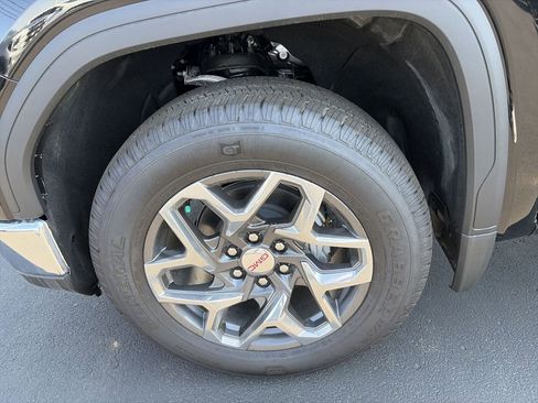 New 2026 GMC Sierra 1500 SLE w/ Preferred Package AWD/4WD image 16