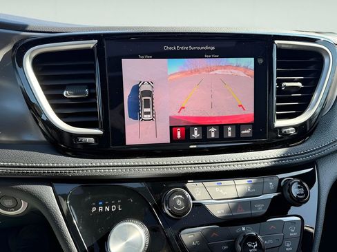 New 2026 Chrysler Pacifica Select AWD/4WD image 26