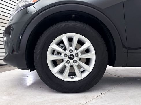 Used 2020 Kia Sorento LX FWD image 15