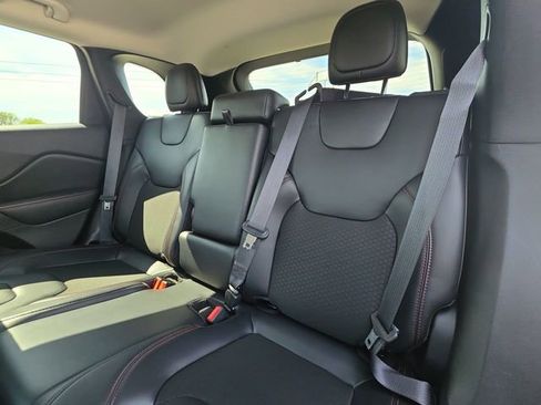 Used 2020 Jeep Cherokee Trailhawk w/ Cold Weather Group AWD/4WD image 29