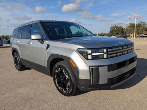 Used 2025 Hyundai Santa Fe SE image 2