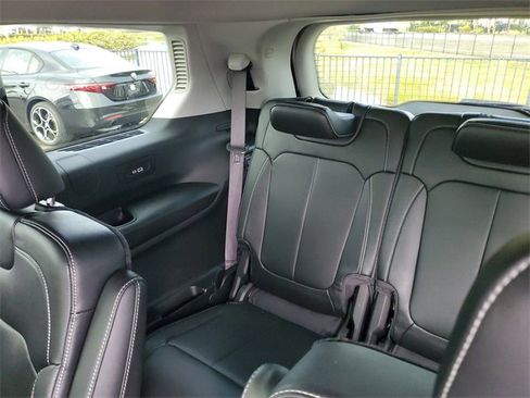 Used 2023 Jeep Grand Cherokee L Limited image 13