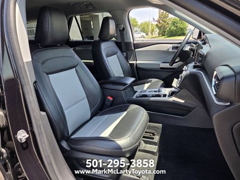 Used 2022 Ford Explorer XLT w/ Equipment Group 202A RWD image 16