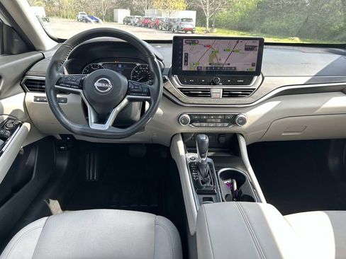 Used 2023 Nissan Altima 2.5 SV w/ SV Premium Package image 15
