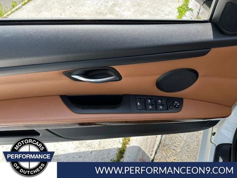 Used 2010 BMW 328i Convertible image 17