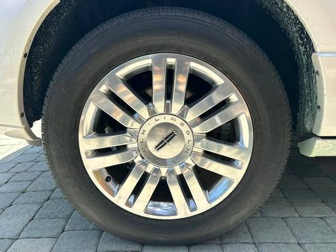 Used 2014 Lincoln Navigator 2WD image 38