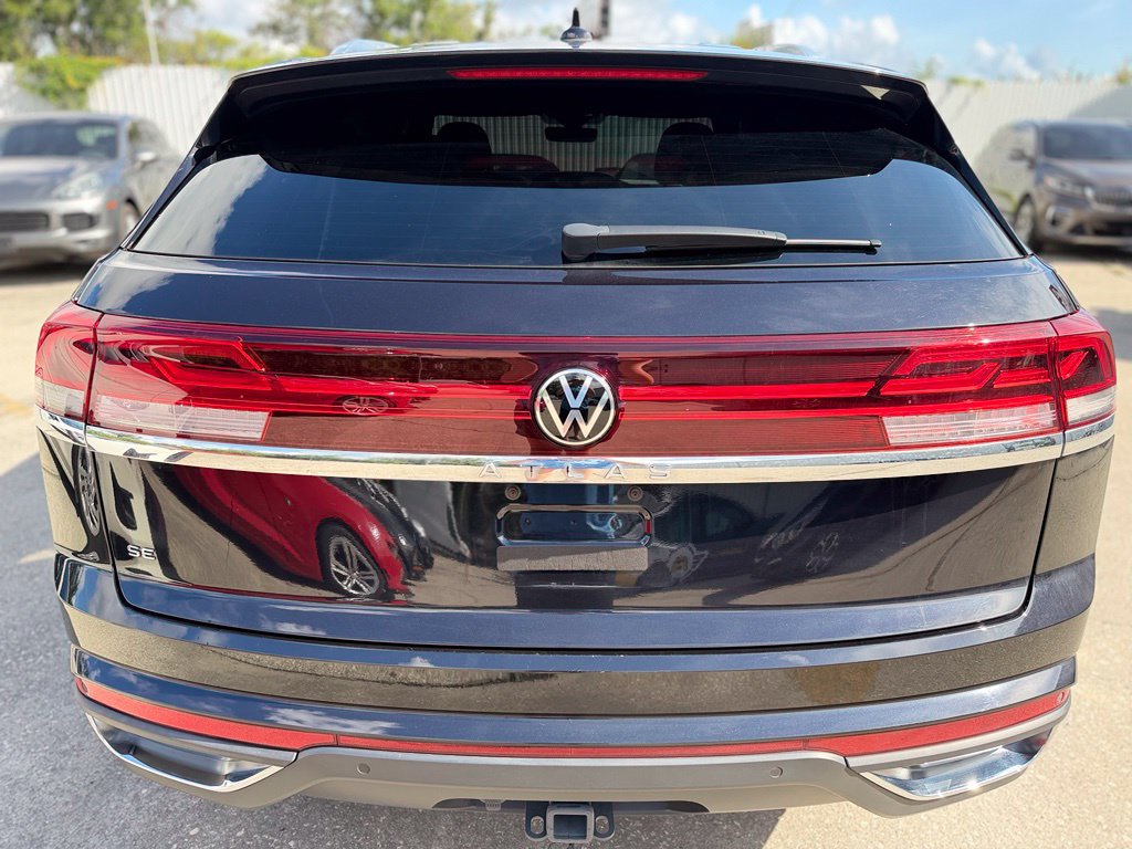 Used 2024 Volkswagen Atlas Cross Sport SE FWD image 4