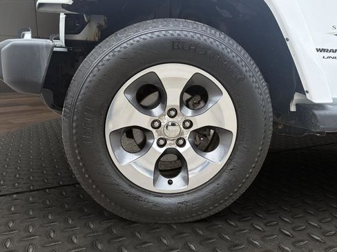 Used 2018 Jeep Wrangler Unlimited Sahara AWD/4WD image 19