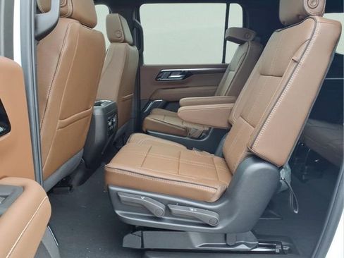 New 2026 Chevrolet Suburban High Country AWD/4WD image 19