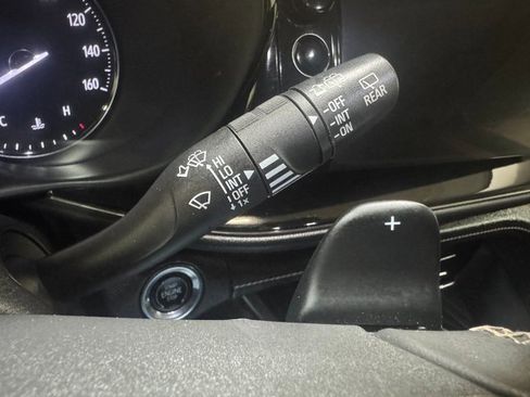 Used 2023 Buick Envision Avenir image 39