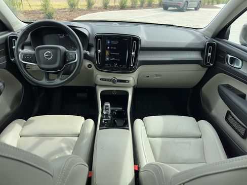 Used 2021 Volvo XC40 T5 Inscription w/ Advanced Package image 11