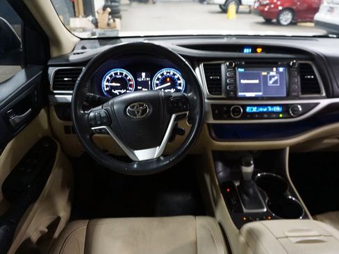 Used 2015 Toyota Highlander Limited w/ Driver Technology Package image 5