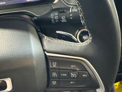 Used 2023 Jeep Grand Cherokee Altitude RWD image 15