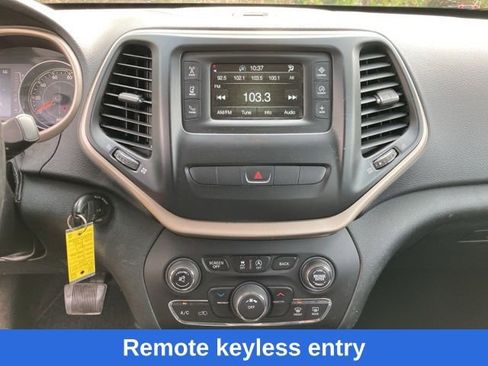 Used 2015 Jeep Cherokee Sport w/ Cold Weather Group AWD/4WD image 9