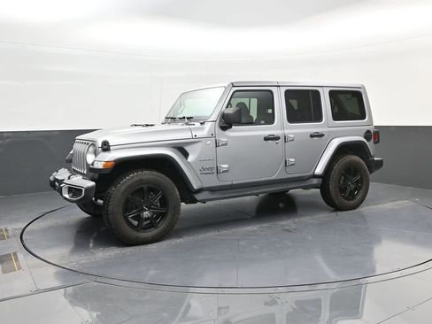 Used 2021 Jeep Wrangler Unlimited Sahara w/ Uconnect 4C Nav & Sound Group AWD/4WD image 4