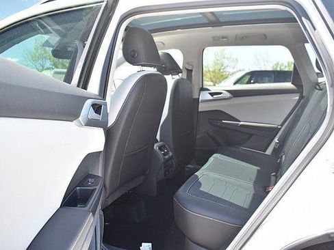 New 2025 Volkswagen Taos SE image 8