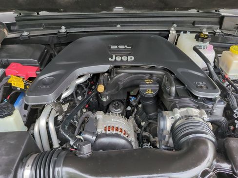 Used 2021 Jeep Gladiator Sport AWD/4WD image 21