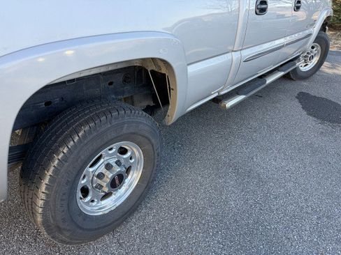 Used 2005 GMC Sierra 2500 SLT w/ Heavy-Duty Power Package image 28