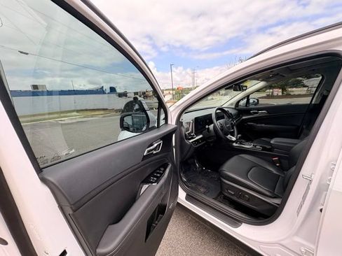 Used 2025 Kia Sportage EX w/ Premium Package FWD image 23