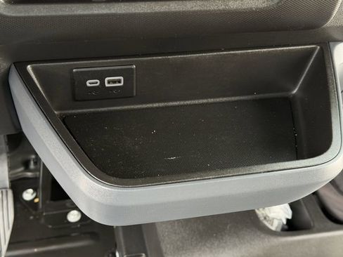 Used 2025 Chevrolet Brightdrop 600 w/ Power Door Package image 17