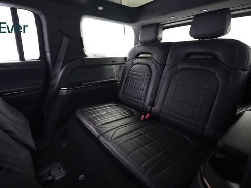Used 2025 Rivian R1S Premium AWD/4WD image 25