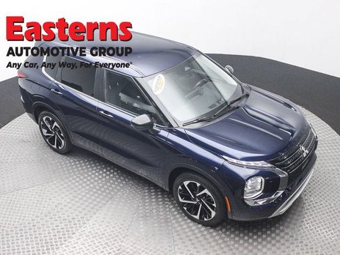 Used 2022 Mitsubishi Outlander SE AWD/4WD image 3