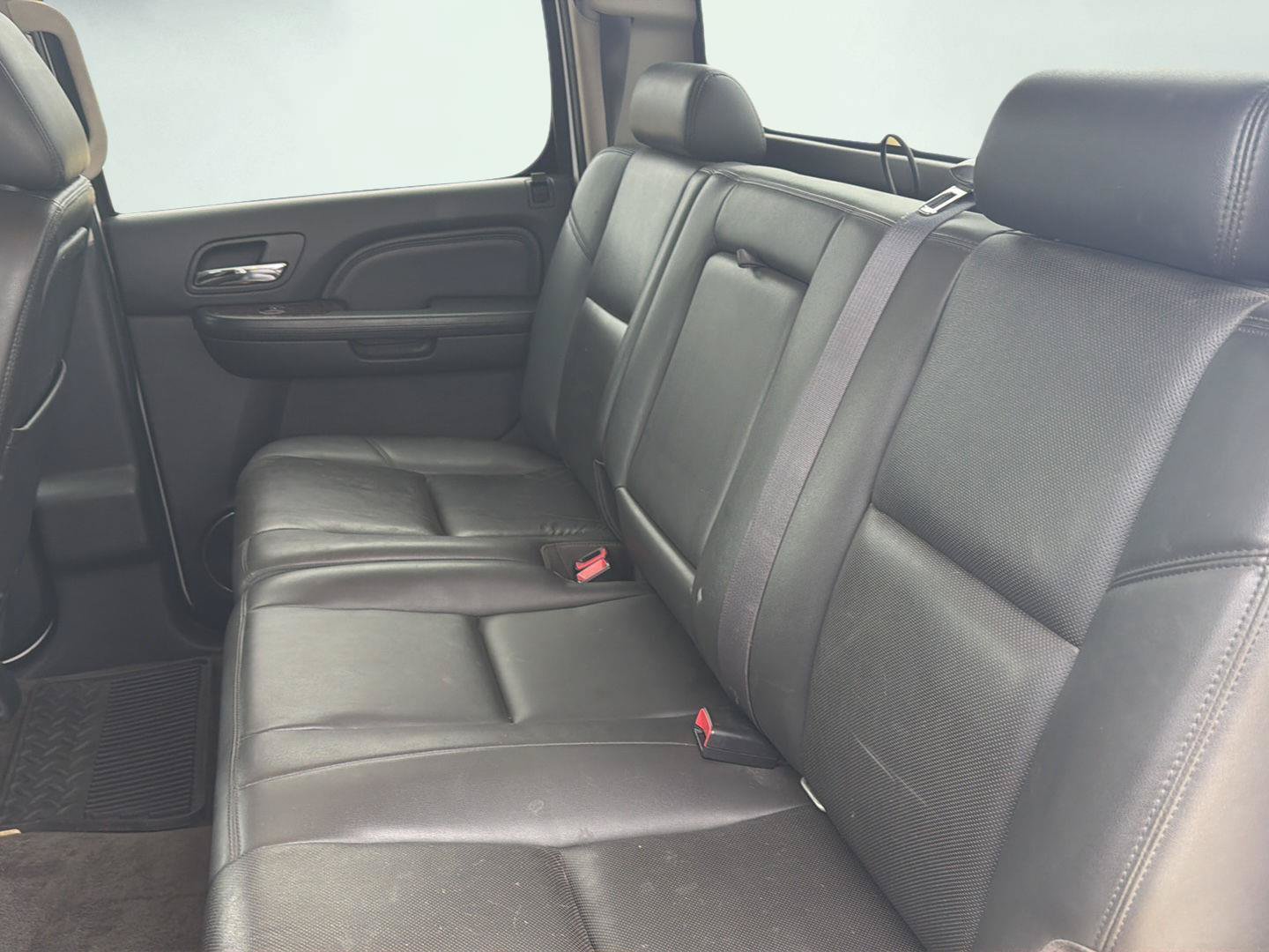 Used 2014 GMC Sierra 2500 Denali w/ Suspension Package, Off-Road AWD/4WD image 4