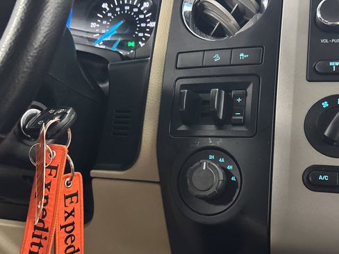 Used 2015 Ford Expedition XL image 26