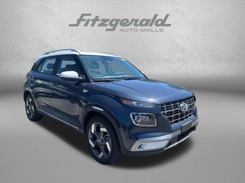 Used 2025 Hyundai Venue Limited FWD image 1