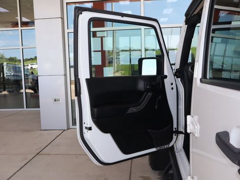 Used 2018 Jeep Wrangler Unlimited Sport w/ Connectivity Group AWD/4WD image 14
