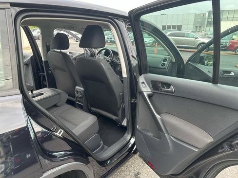 Used 2013 Volkswagen Tiguan S image 38