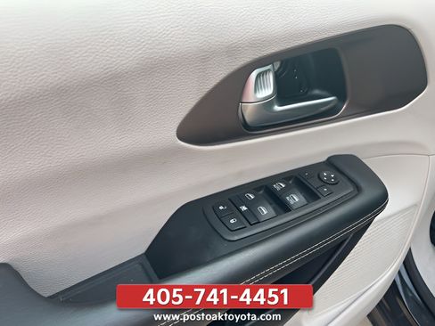 Used 2024 Chrysler Voyager LX FWD image 10