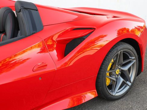 Certified 2022 Ferrari F8 Tributo RWD image 35