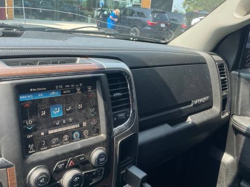 Used 2017 RAM 1500 Laramie w/ Convenience Group AWD/4WD image 3